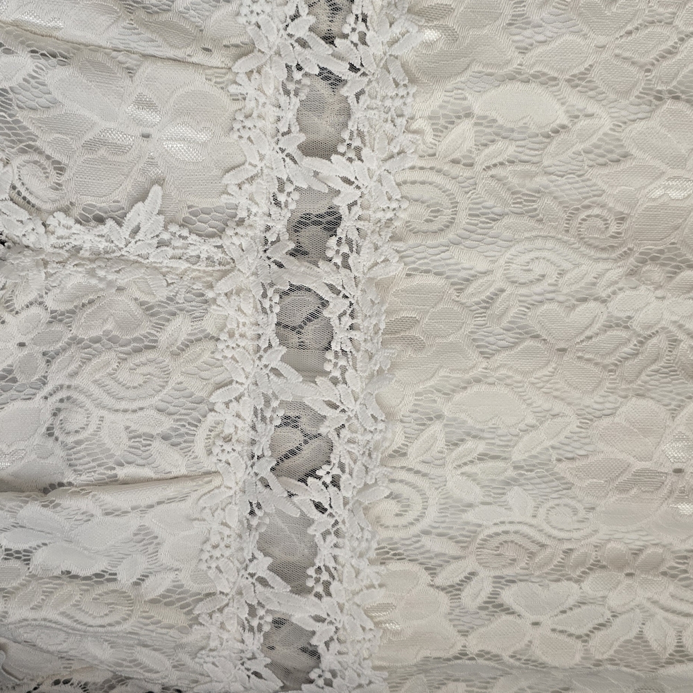 Elegant Lace Fabric in Cream